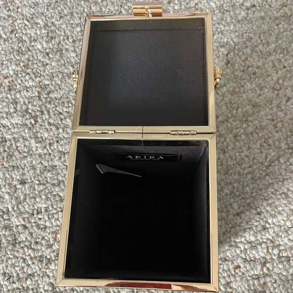 Zebra top handle bag. - Picture 9 of 10